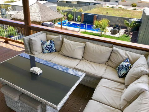 Coastal Paradise Holiday Home: Swimming Pool + WiFi - Accommodation Nelson Bay 1