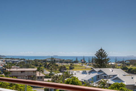 Coffs Jetty Beach House - Accommodation Nelson Bay 0