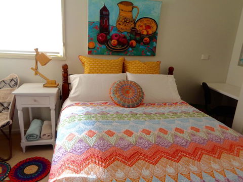 Colourful Creative Artist House Glen Waverley - Accommodation Nelson Bay 0
