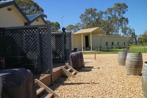 Coonawarra Cabins Unit B - Nelsons Bay Accommodation 2