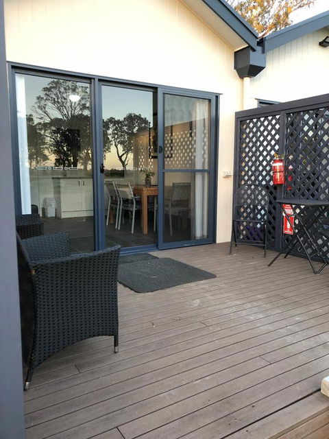Coonawarra Cabins Unit C - Nelsons Bay Accommodation 3