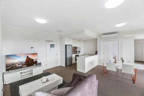 Cosy 3BR Penthouse Close To Westfield And Train - Accommodation Nelson Bay 3