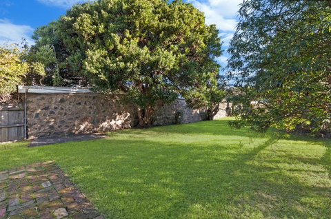 Cottage On James Circa:1855 - Modern Historic - Accommodation Nelson Bay 3