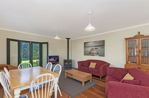 Cottage On James Circa:1855 - Modern Historic - Accommodation Nelson Bay 0