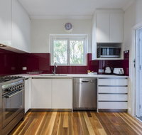 Cottesloe Beach Deluxe Apartment - Accommodation Nelson Bay