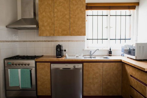 Cottesloe Beach Villa With Large Courtyard Sleeps 4 - Accommodation Nelson Bay 1