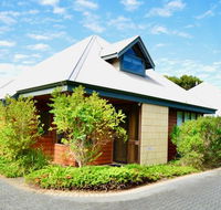 Cowrie Chalet - Nelsons Bay Accommodation
