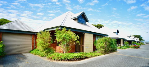 Cowrie Chalet - Accommodation Nelson Bay 0