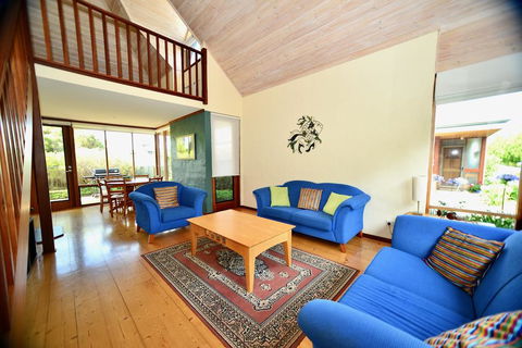 Cowrie Chalet - Accommodation Nelson Bay 2