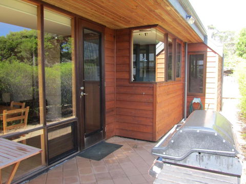 Cowrie Chalet - Accommodation Nelson Bay 1