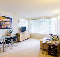 Cozy One Bedroom Apartment in Waverton - Accommodation Nelson Bay
