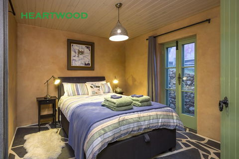 Crafers Cottages - Accommodation Nelson Bay 2