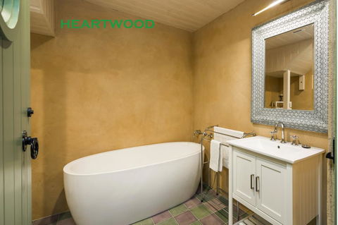 Crafers Cottages - Accommodation Nelson Bay 0