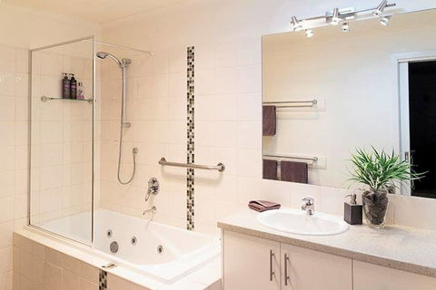 Creekside Apartment - Accommodation Nelson Bay 2