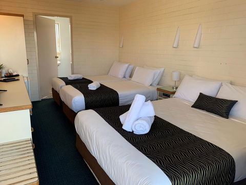 Crest Motor Inn - Accommodation Nelson Bay 2