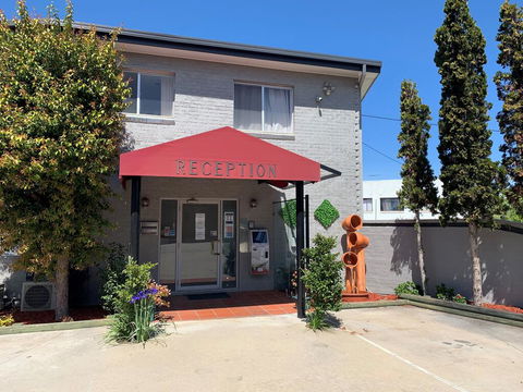 Crest Motor Inn - Accommodation Nelson Bay 0