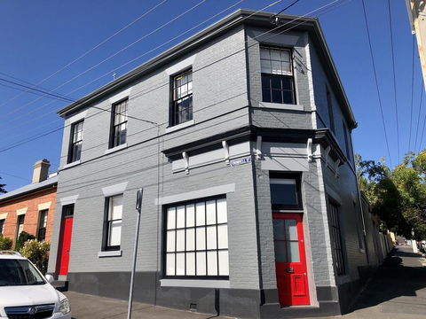Cromwell Apartment - 3 Red Doors Battery Point - Accommodation Nelson Bay 0