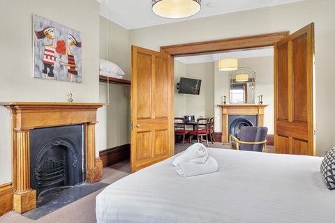 Cromwell Apartment - 3 Red Doors Battery Point - Accommodation Nelson Bay 3