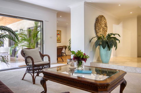 Cronulla Beach House B&B - Accommodation Nelson Bay 1