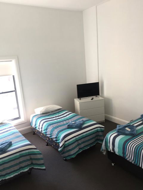 Crown Inn Hotel - Accommodation Nelson Bay 2