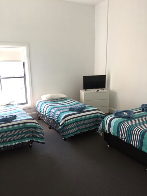 Crown Inn Hotel - Accommodation Nelson Bay 1