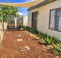Cute Private Studio Flat with AIRCON - Accommodation Nelson Bay