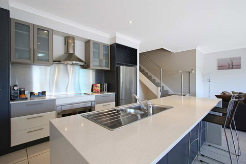 Cypress Townhouse 11 - Nelsons Bay Accommodation 1