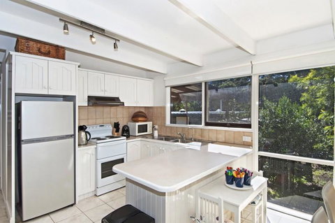 De Angelis Beach House - Accommodation Nelson Bay 2