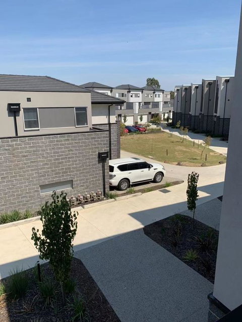 Delicate And Peaceful Bundoora Townhouse 10-R1 - Accommodation Nelson Bay 3