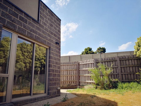 Delicate And Peaceful Bundoora Townhouse 10-R1 - Accommodation Nelson Bay 1