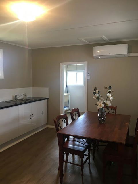 Desert Flower Cottages On Wolfram St - Accommodation Nelson Bay 3