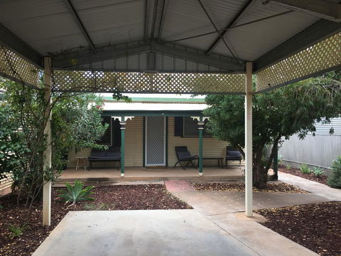 Desert Flower Cottages On Wolfram St - Accommodation Nelson Bay 2