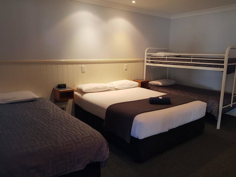 Dirranbandi Motor Inn - Nelson Bay Accommodation.com 1