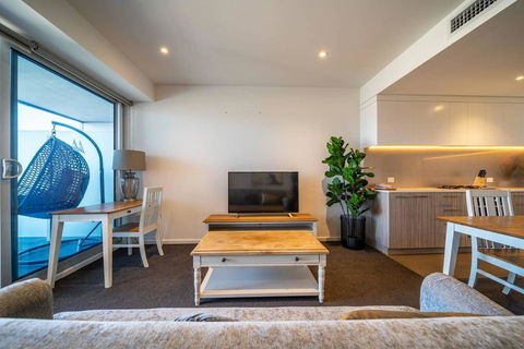 Divinity On Morphett - In The Heart Of The CBD - Free Wifi - Nespresso - Nelsons Bay Accommodation 3