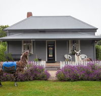 Domino House - Accommodation Nelson Bay