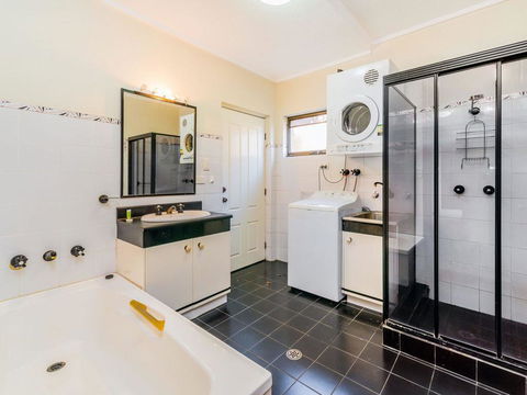 Doncaster - Yamba Main Beach And Sea Pool - Accommodation Nelson Bay 1