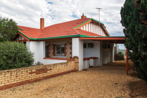 Doreen's - Nelsons Bay Accommodation 2