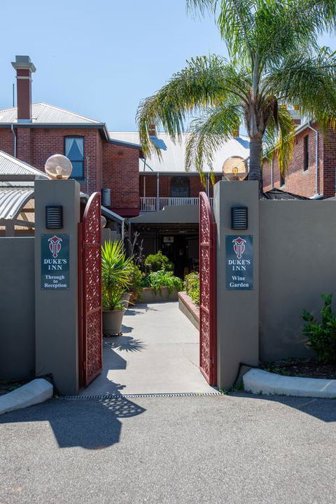Duke's Inn - Accommodation Nelson Bay 3