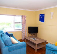 Dunroamin 20 Main Street - Nelsons Bay Accommodation
