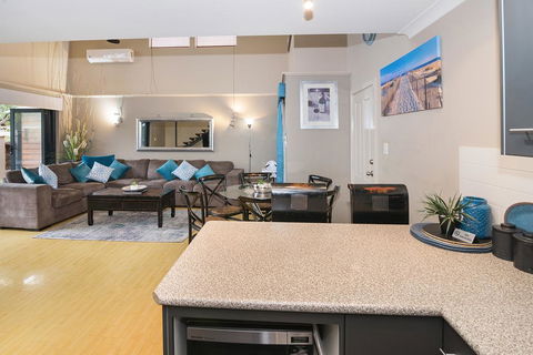 Dunsborough Deluxe Retreat - Nelsons Bay Accommodation 3