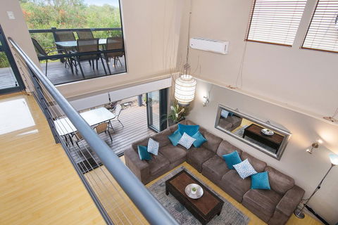 Dunsborough Deluxe Retreat - Nelsons Bay Accommodation 2