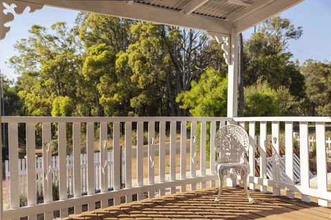 Dwellingup Retreat - Accommodation Nelson Bay 1