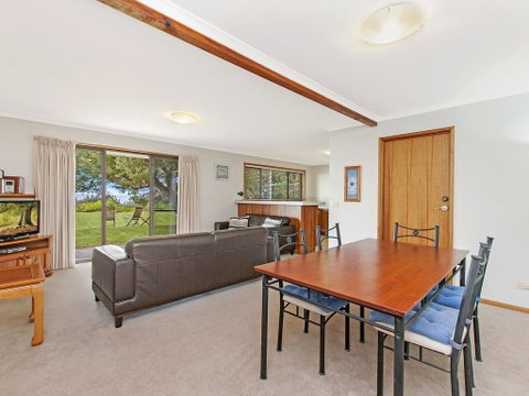 East Beach House - Accommodation Nelson Bay 3