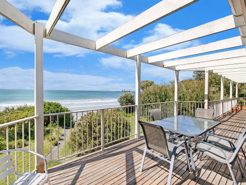 East Beach House - Accommodation Nelson Bay 0