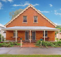 Eliza 1875 Red Brick Duplex Townhouse - Accommodation Nelson Bay