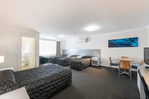 Elizabeth Motor Inn - Accommodation Nelson Bay 3