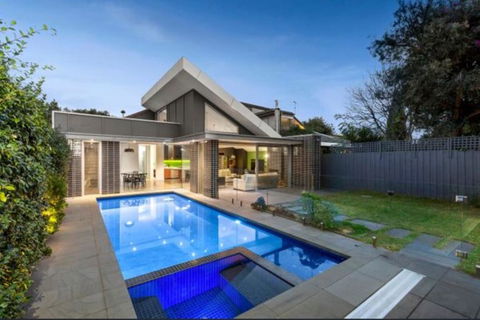 Elsternwick Paradise, Love Where You Live!!! - Accommodation Nelson Bay 0