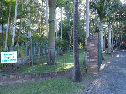 Emerald Tropical Palms B & B - Accommodation Nelson Bay 2