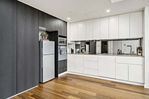 Executive City-centre Apartment With Parking - Accommodation Nelson Bay 2