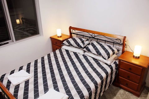 Executively Styled 2 Bed, 2 Bath, Perfect Location - Accommodation Nelson Bay 2